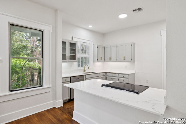 Listing photo id 12 for 233 May Street