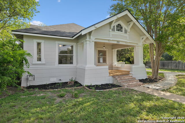 Listing photo id 0 for 233 May Street