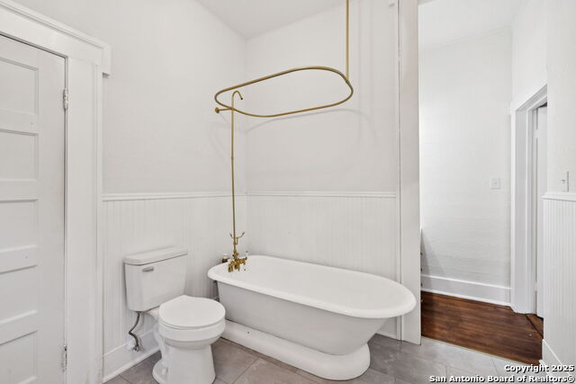 Listing photo id 22 for 233 May Street