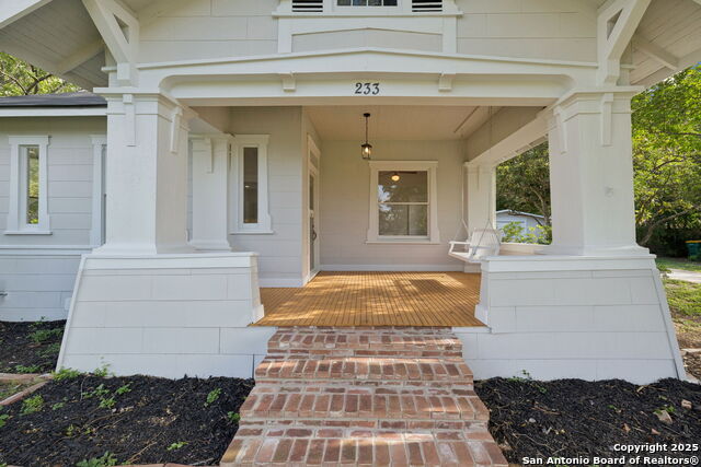 Listing photo id 1 for 233 May Street