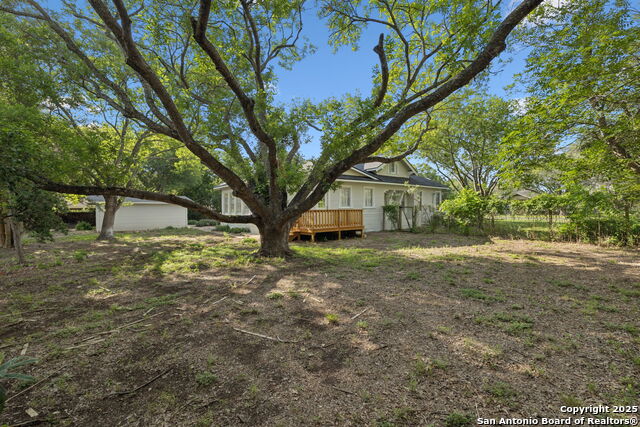 Listing photo id 28 for 233 May Street