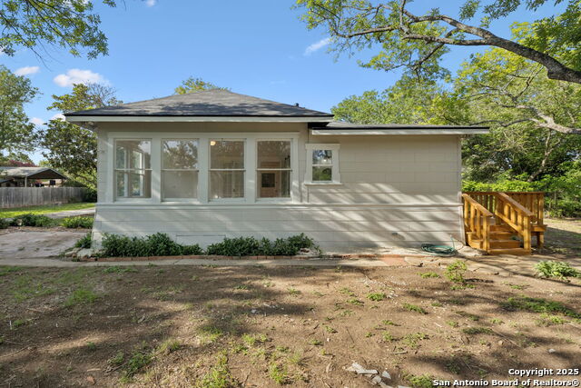 Listing photo id 29 for 233 May Street