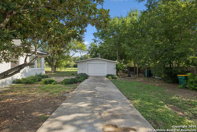 Listing photo id 32 for 233 May Street