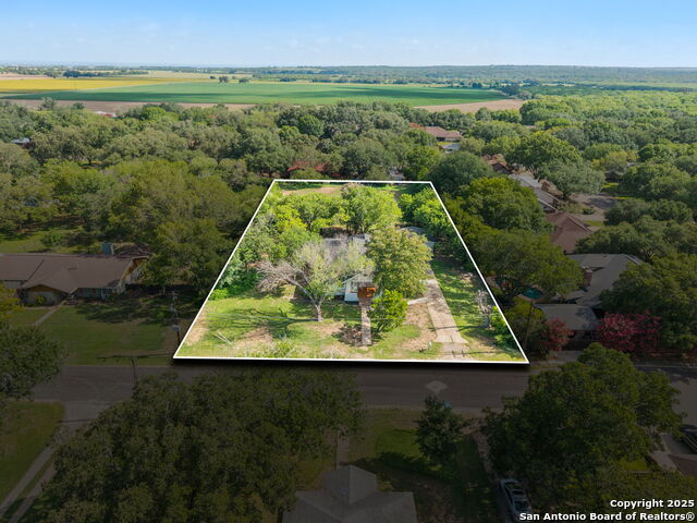 Listing photo id 33 for 233 May Street