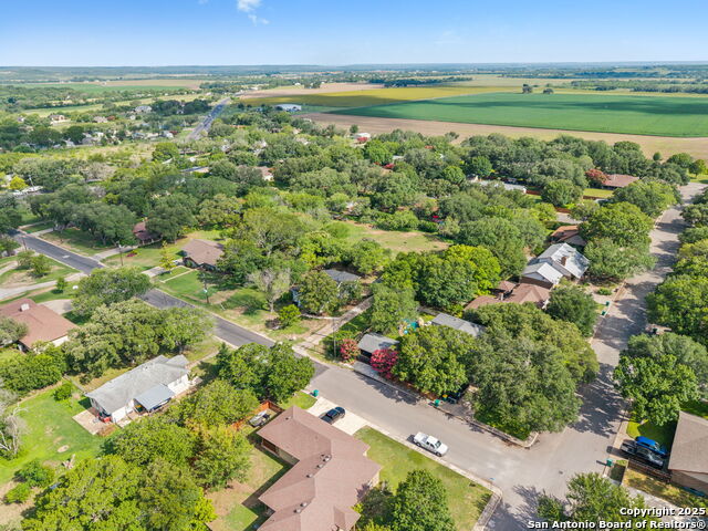 Listing photo id 34 for 233 May Street