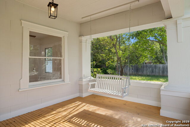 Listing photo id 2 for 233 May Street
