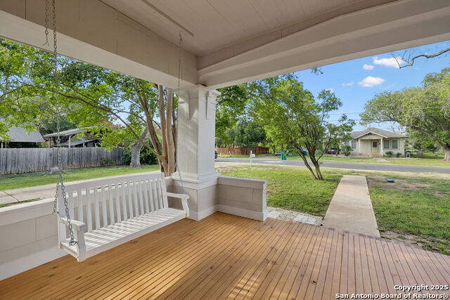 Listing photo id 3 for 233 May Street