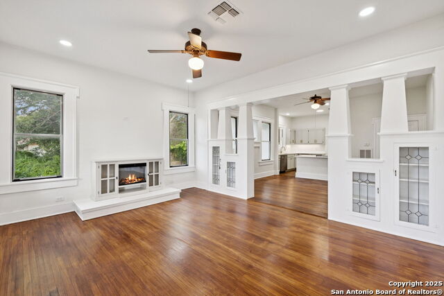 Listing photo id 5 for 233 May Street