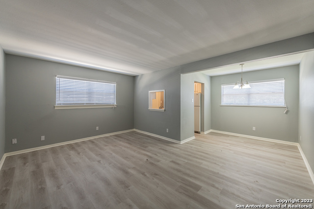 Image 3 of 18 For 423 Dewey Pl E 4