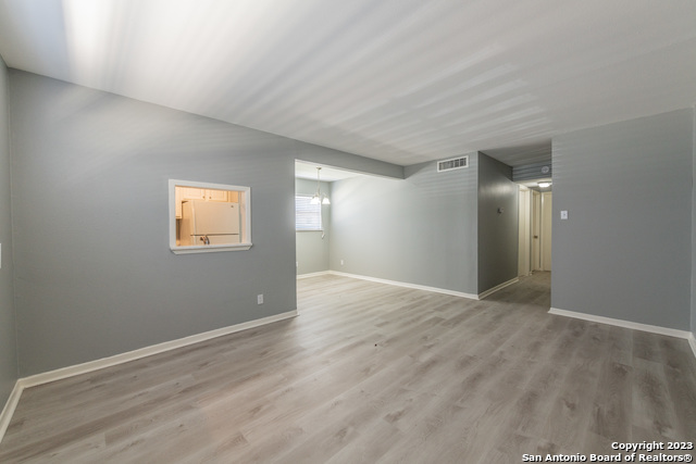 Image 4 of 18 For 423 Dewey Pl E 4