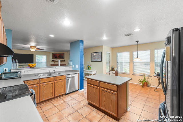 Listing photo id 15 for 6743 Spearwood
