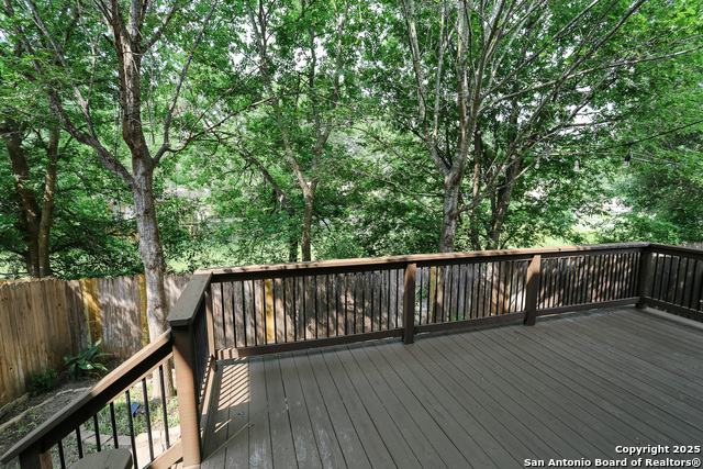 Listing photo id 19 for 7239 Summer Way