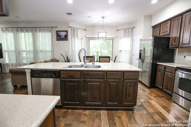 Listing photo id 2 for 7239 Summer Way