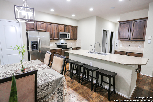 Listing photo id 5 for 7239 Summer Way