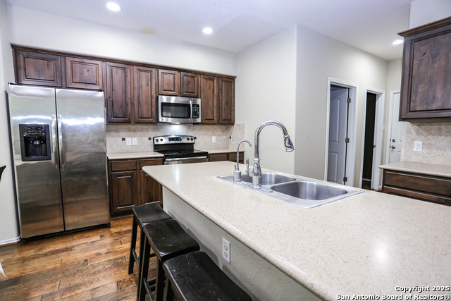 Listing photo id 6 for 7239 Summer Way