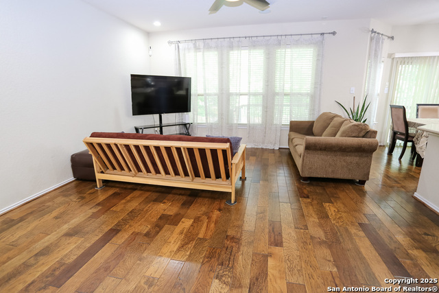 Listing photo id 7 for 7239 Summer Way