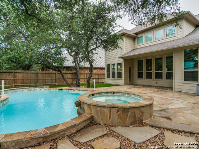 Listing photo id 22 for 306 Woods Of Boerne