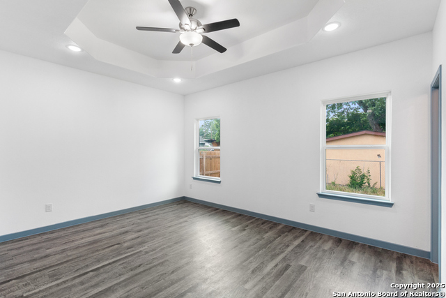 Listing photo id 8 for 241 Hawthorne