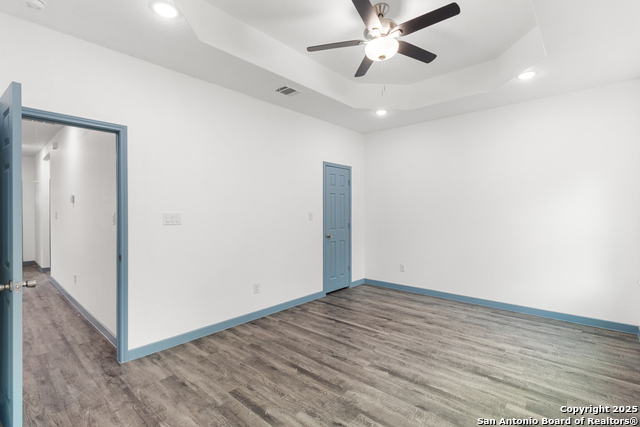 Listing photo id 9 for 241 Hawthorne