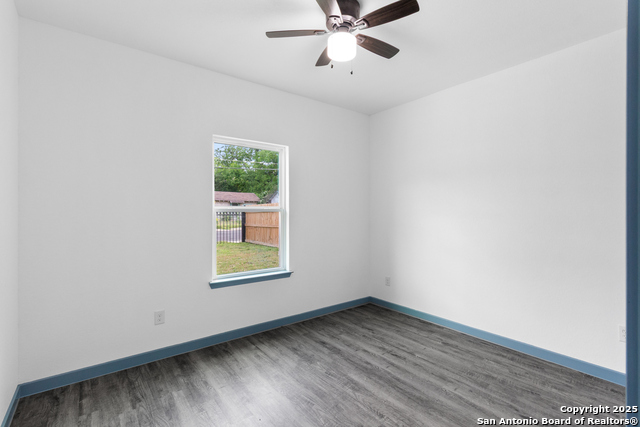 Listing photo id 12 for 241 Hawthorne
