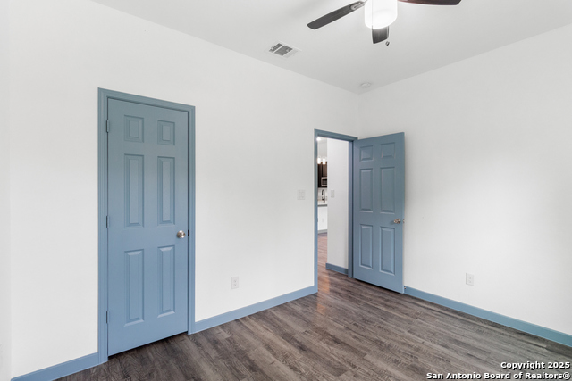 Listing photo id 13 for 241 Hawthorne