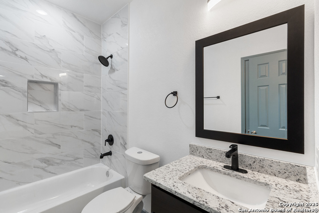 Listing photo id 14 for 241 Hawthorne