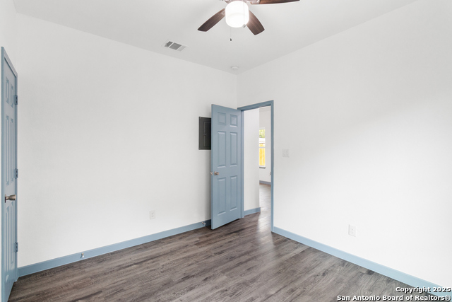 Listing photo id 16 for 241 Hawthorne