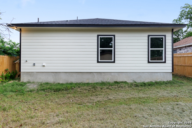 Listing photo id 17 for 241 Hawthorne