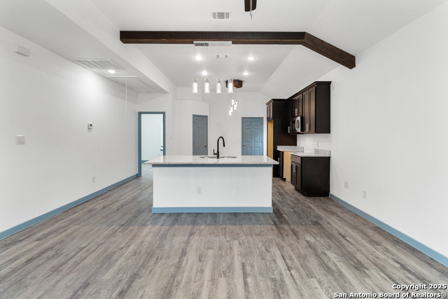 Listing photo id 3 for 241 Hawthorne