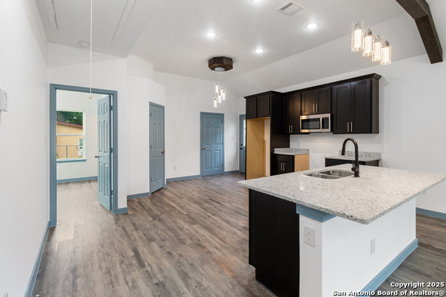 Listing photo id 4 for 241 Hawthorne