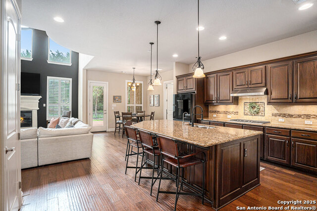 Listing photo id 10 for 2715 Sonata Park