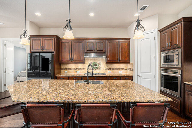 Listing photo id 11 for 2715 Sonata Park