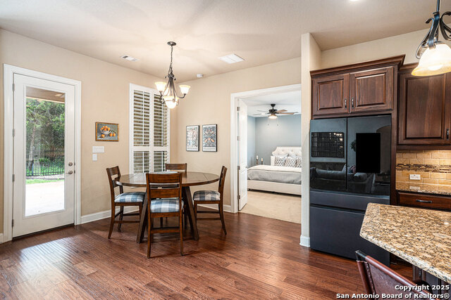 Listing photo id 14 for 2715 Sonata Park