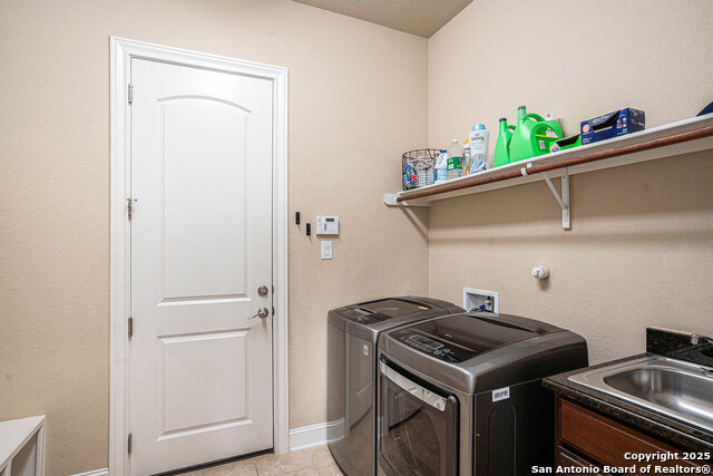 Listing photo id 17 for 2715 Sonata Park