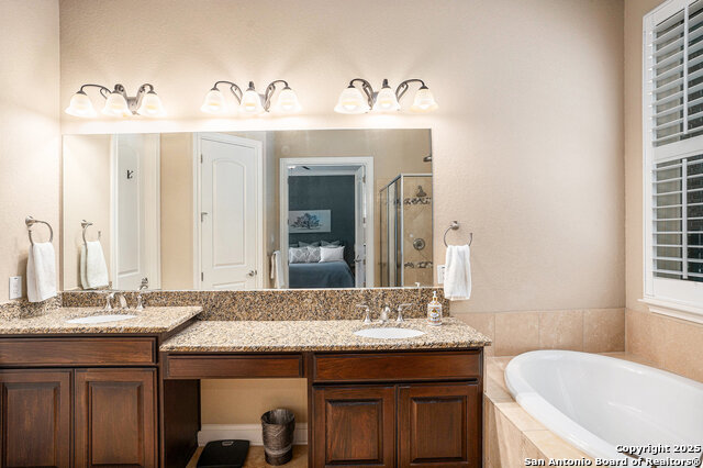 Listing photo id 21 for 2715 Sonata Park