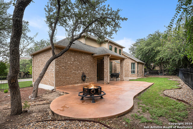 Listing photo id 35 for 2715 Sonata Park