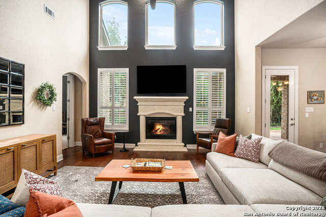 Listing photo id 3 for 2715 Sonata Park