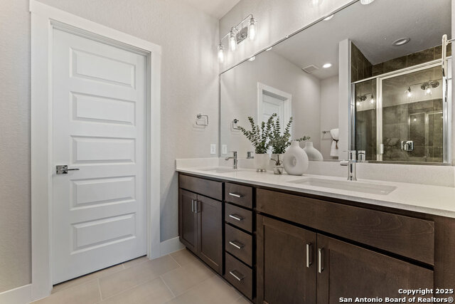 Listing photo id 15 for 7924 Kennedy Hill