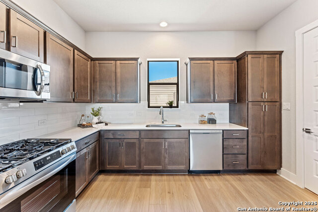 Listing photo id 1 for 7924 Kennedy Hill