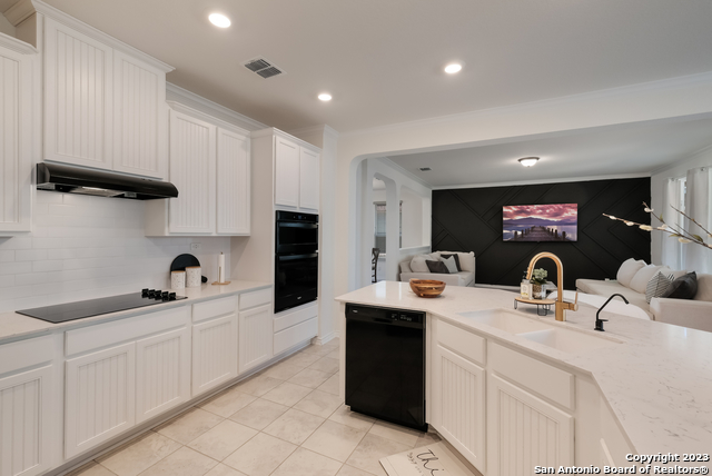 Image 11 of 40 For 22418 Peonia Park