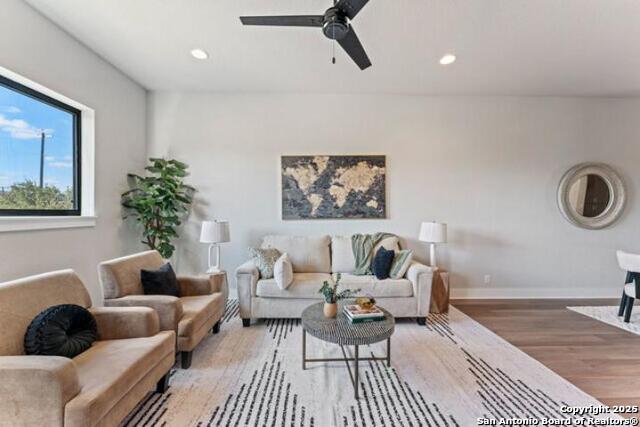 Listing photo id 10 for 7940 Kennedy Hl Unit 7