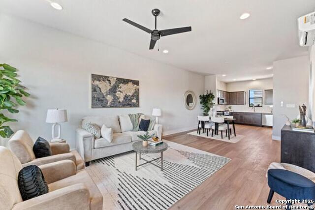 Listing photo id 11 for 7940 Kennedy Hl Unit 7