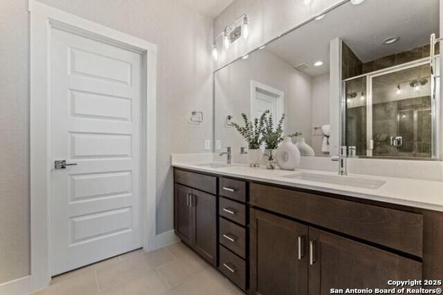 Listing photo id 15 for 7940 Kennedy Hl Unit 7