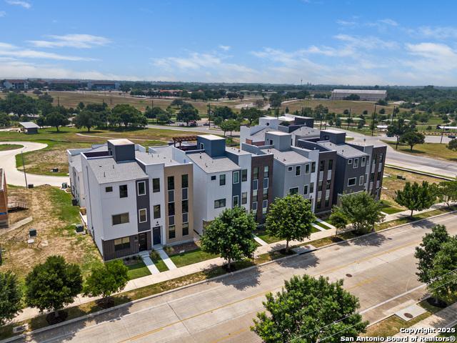 Listing photo id 22 for 7940 Kennedy Hl Unit 7