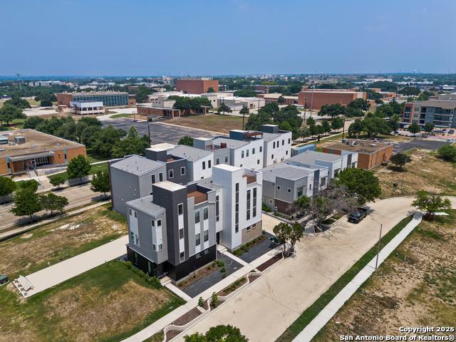 Listing photo id 27 for 7940 Kennedy Hl Unit 7