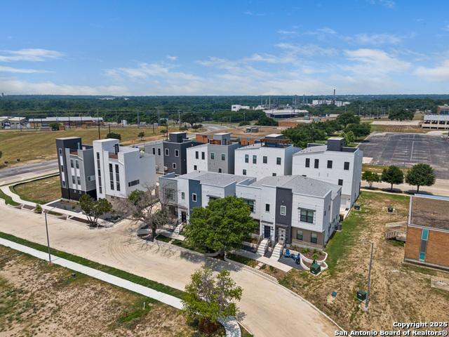 Listing photo id 29 for 7940 Kennedy Hl Unit 7