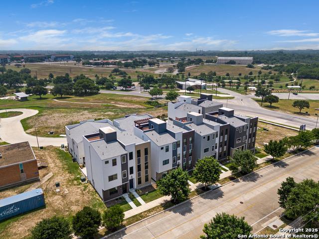 Listing photo id 31 for 7940 Kennedy Hl Unit 7