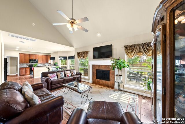 Listing photo id 8 for 3353 Joshs Way