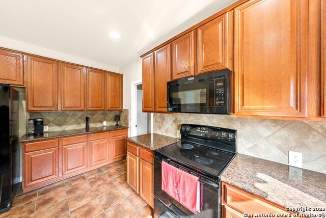 Listing photo id 11 for 3353 Joshs Way
