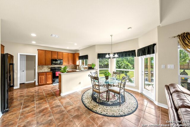 Listing photo id 13 for 3353 Joshs Way